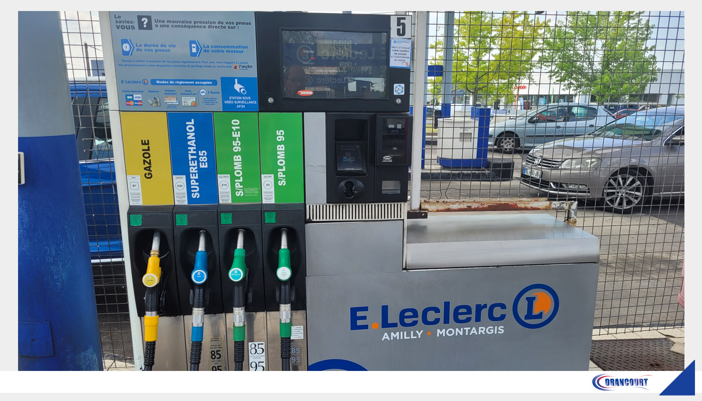 Décoration pompe à essence Leclerc Amilly